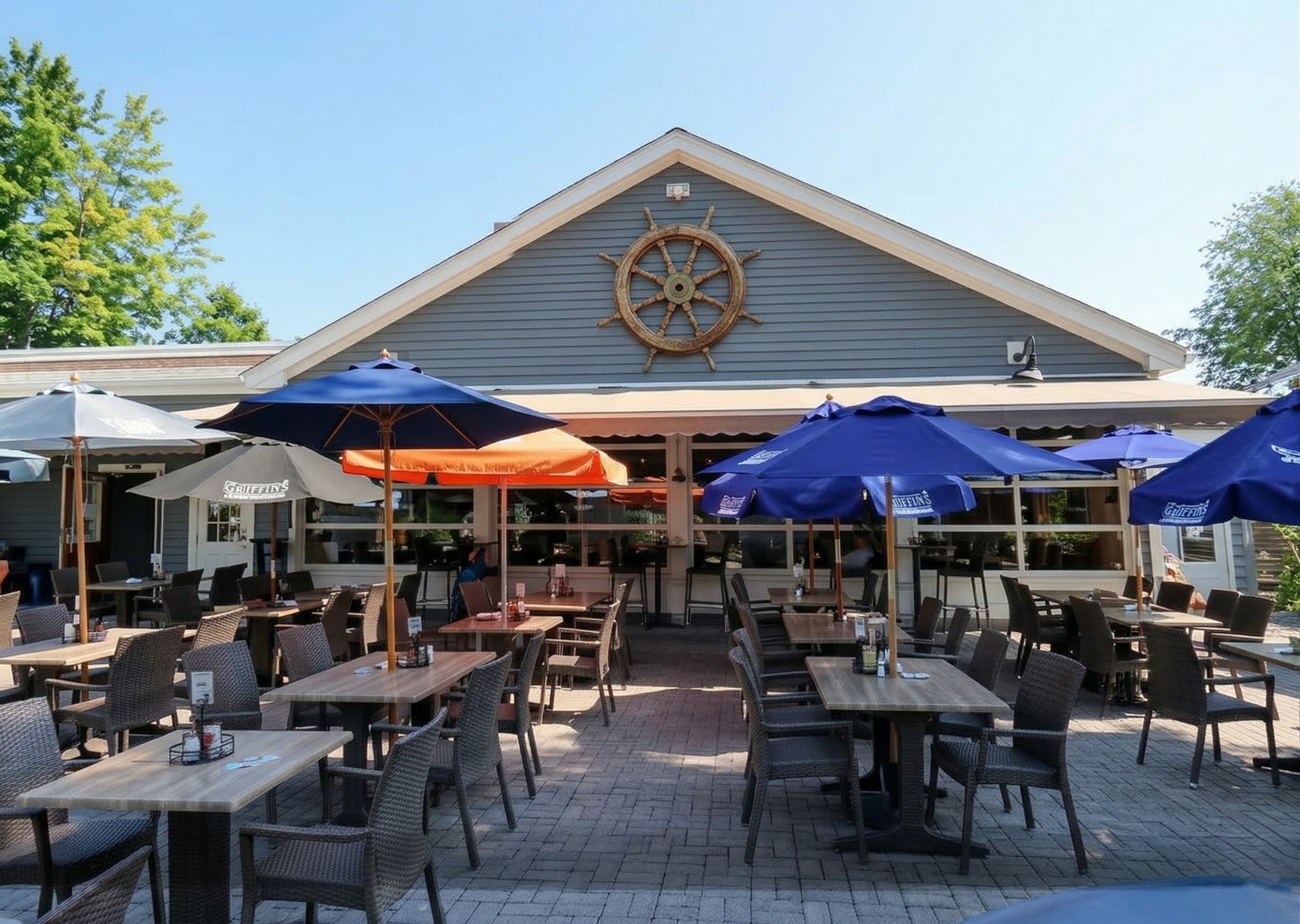 Outdoor dining at Captain's Table
